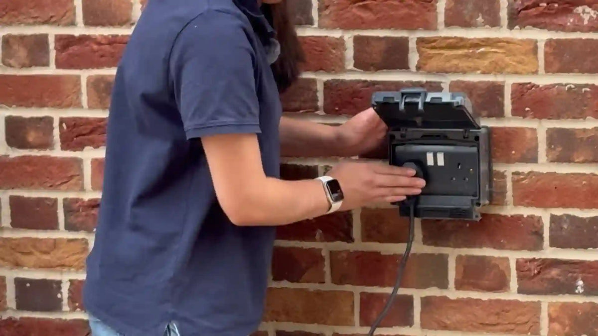 What Is a Plug & Play Solar System and How Does It Work at Home?